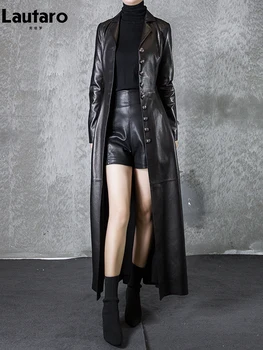 Lautaro Осенний удлиненный черный Винтажный Роскошный Элегантный тренч из искусственной кожи для женщин, облегающая одежда для подиума Изображение