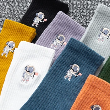 Новая забавная вышивка с изображением Космического Астронавта, Уличная одежда Унисекс, Скейтборд, Спорт, Хипстер, Harajuku, Мягкие хлопковые носки для пар Изображение