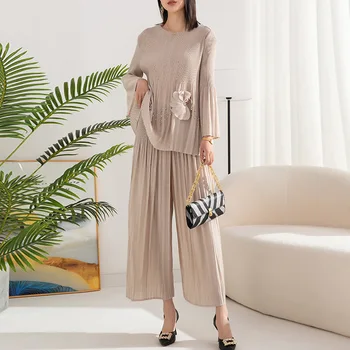 Модная свободная одежда в складку в стиле Miyake, женская весенне-осенняя новинка, Топ с расклешенными рукавами, широкие брюки с высокой талией, Комплект из двух предметов Изображение