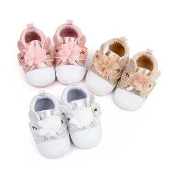 Обувь для маленьких девочек с мягкой подошвой и нескользящими цветами, Весна-осень, уличная модная повседневная детская кроватка для новорожденных, первые ходунки, детская обувь Изображение