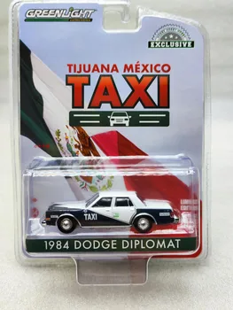 1: 64 1984 Dodge Diplomat taxi Литая под давлением модель автомобиля из металлического сплава игрушки для коллекции подарков Изображение