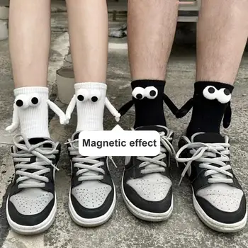 Уникальные носки с 3D дизайном, магнитное всасывание, 3d Носки для пары, Уникальные средние трубки, Забавные подарки для женщин, мужчин, держащихся за руки, милый стиль Изображение